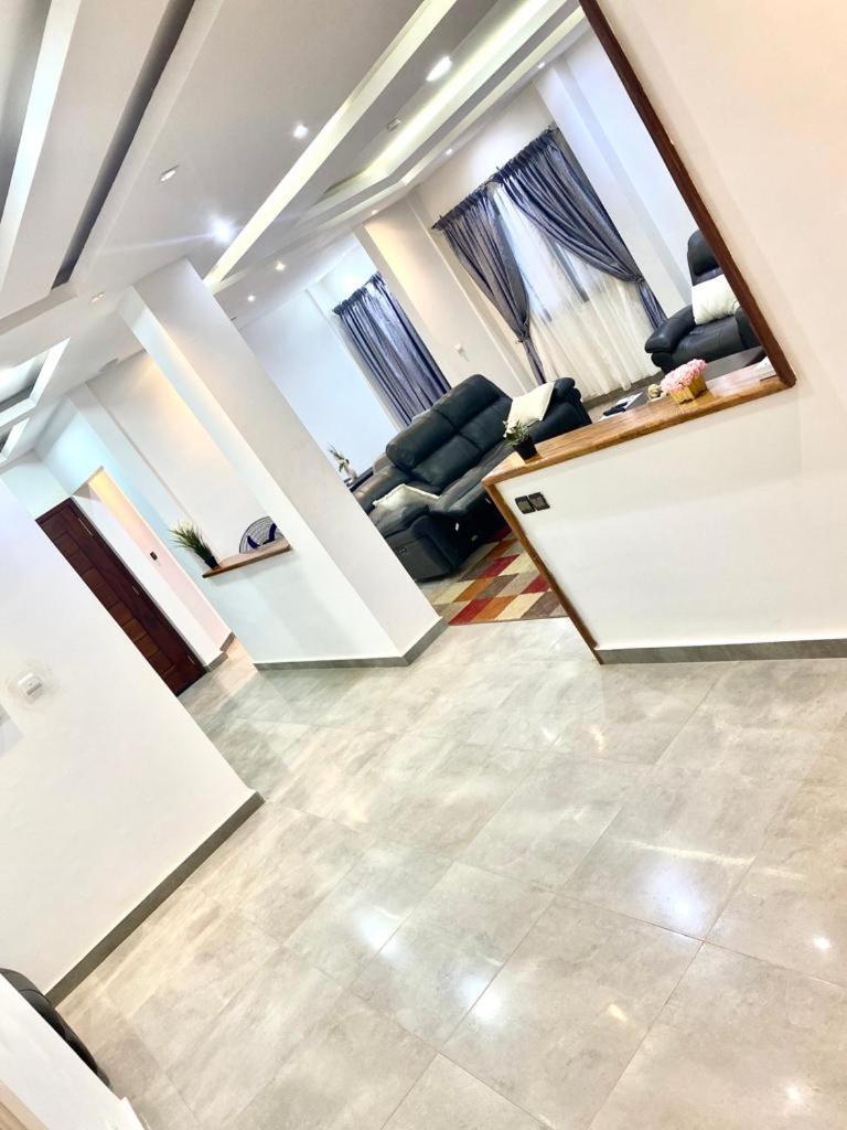 Luxury Suites Chester One Dakar Exterior photo